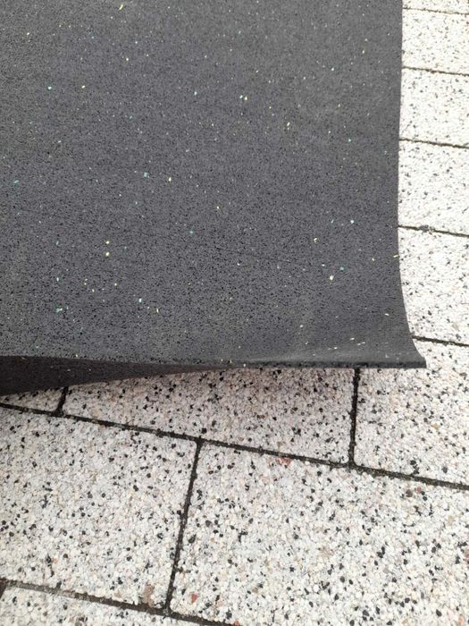 Mata gumowa antypoślizgowa z regranulatu