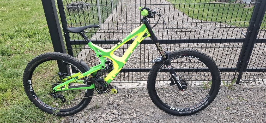 Rower Intense M16 2018 Trek Session8 Downhiil V10
Santa Cruz