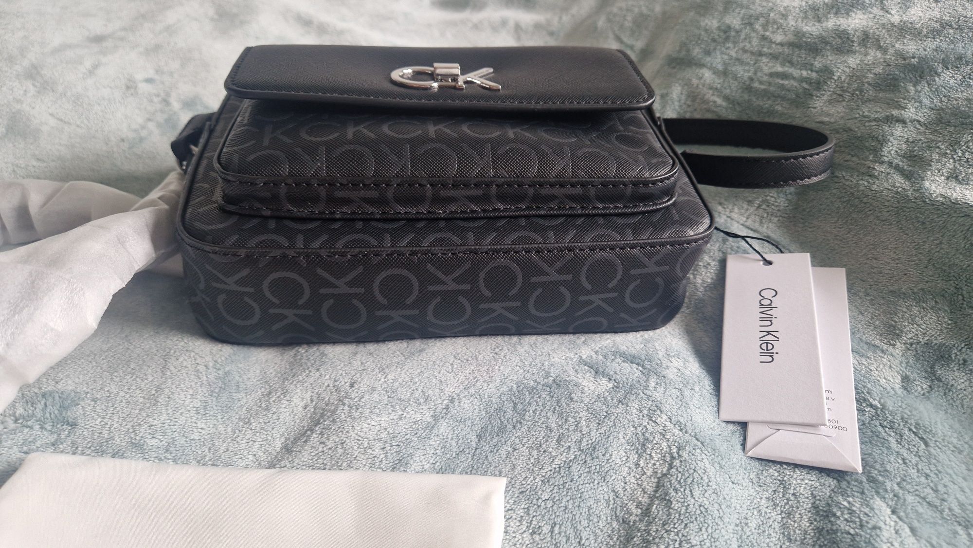 Calvin Klein torebka Re- lock Camera bag mono