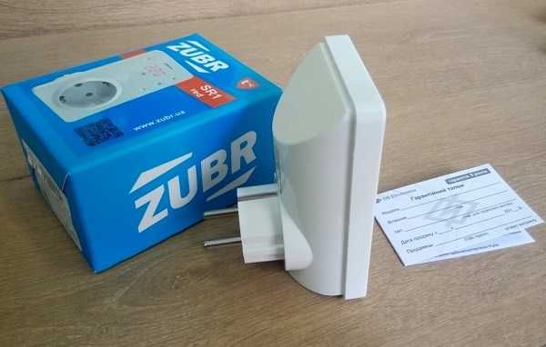 Реле напруги ZUBR SR1 однофазне в розетку