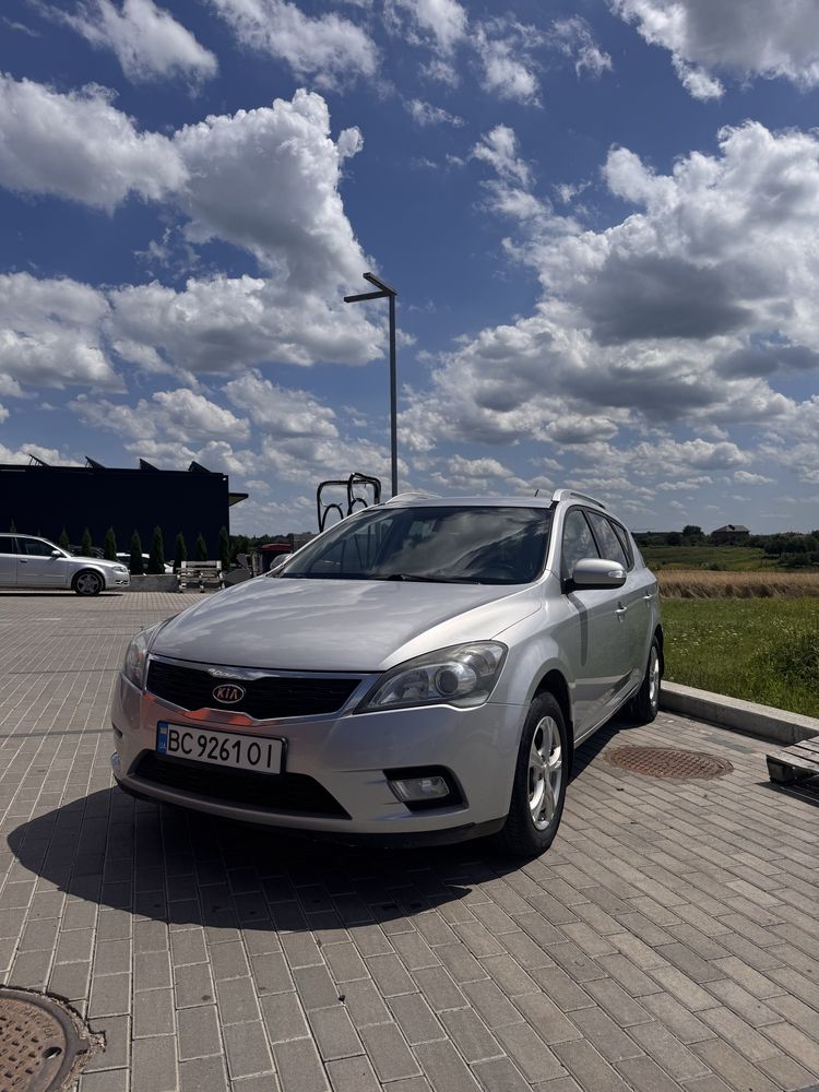 Kia ceed 2010 1.6crdi
