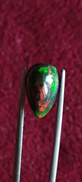 Opal 3,03 ct Black
