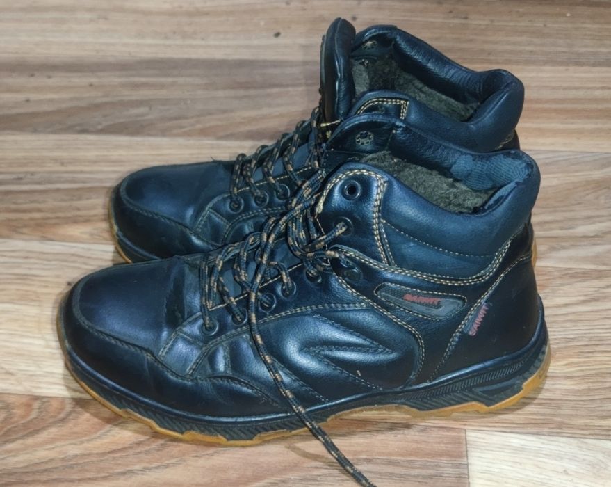 Продаються чоловічі ботинки