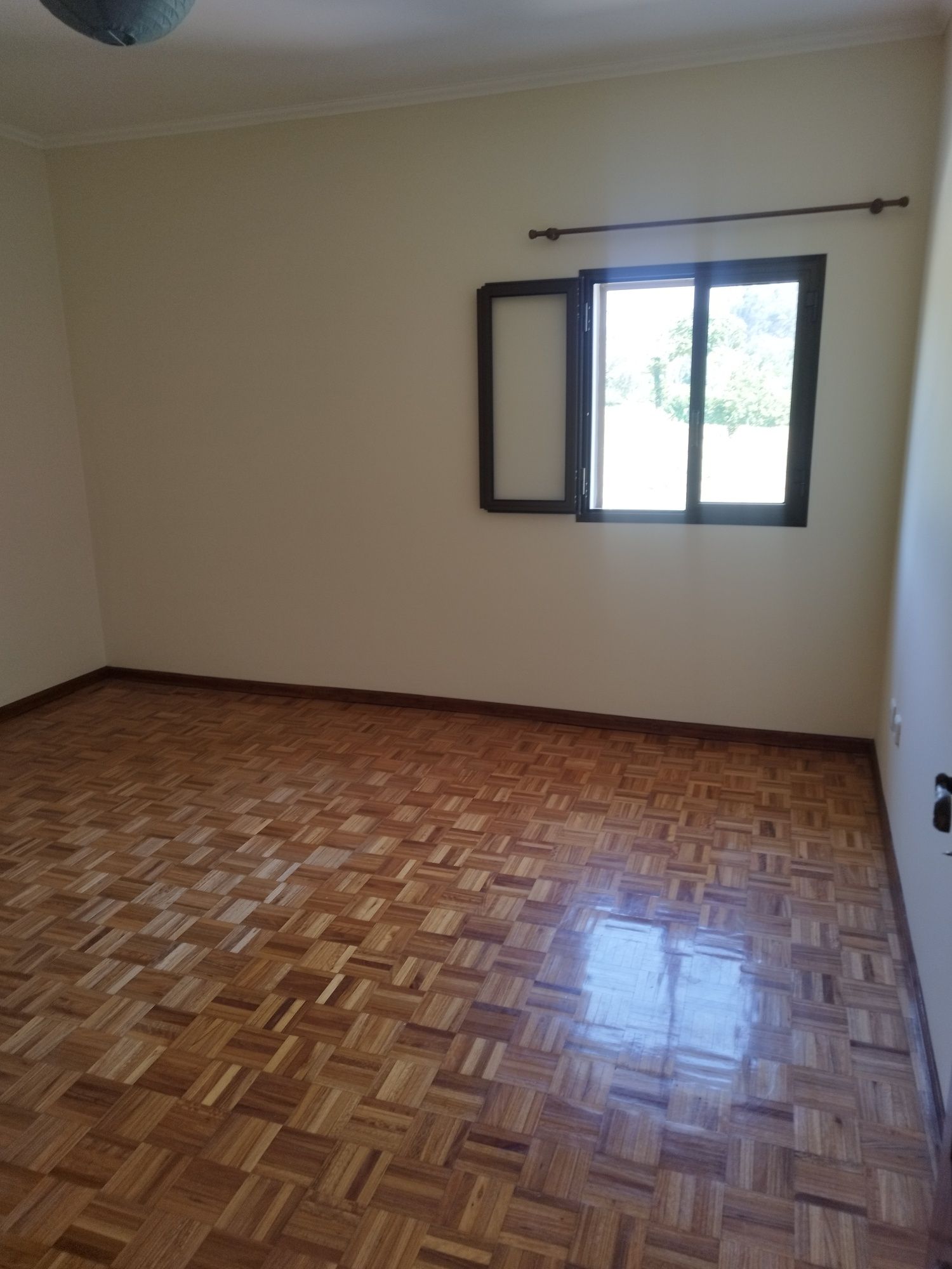 Arrendo T3 em Gonça