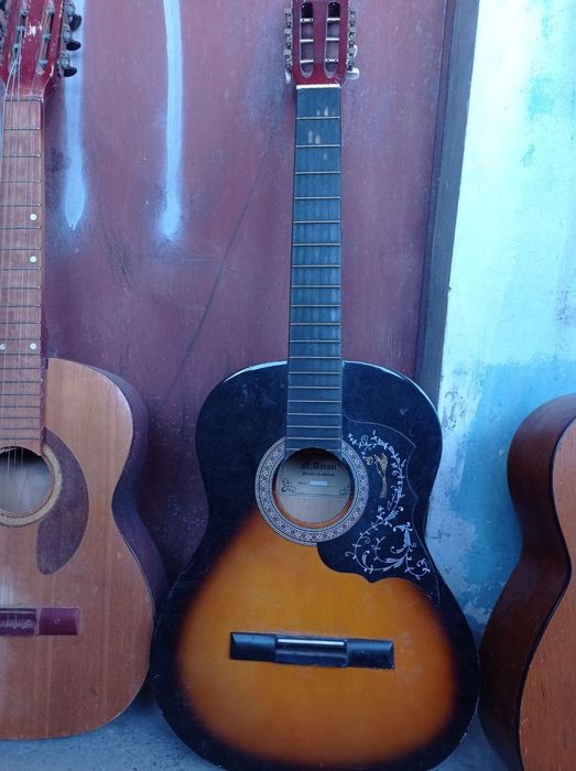 Гитара акустическая 5шт под ремонт отдам за символическую цену