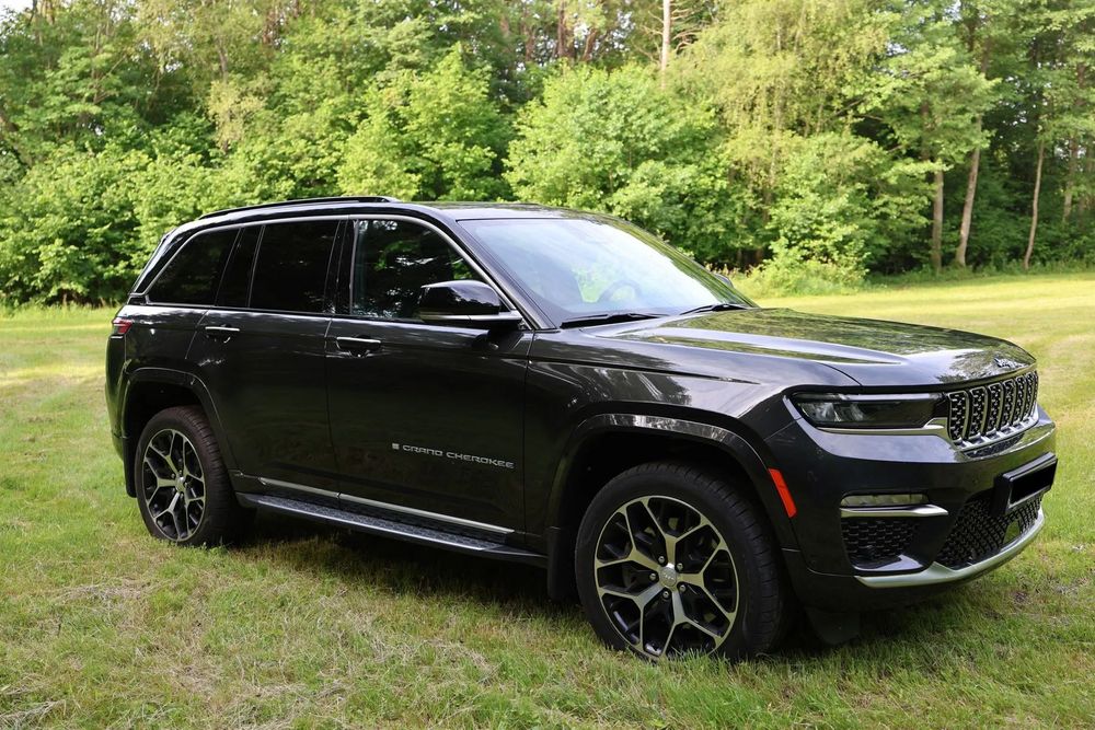 Jeep Grand Cherokee Pierwszy właściciel, polski salon, kolor ciemnozielony prawie czarny.