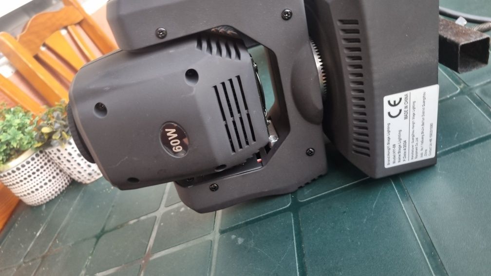 Moving heads vendo