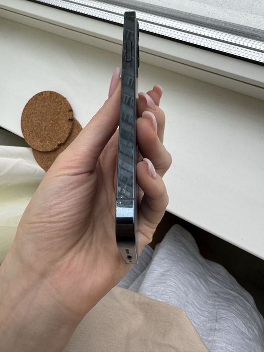 Айфон 12 про.