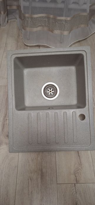 Кухоная мойка гранитная.