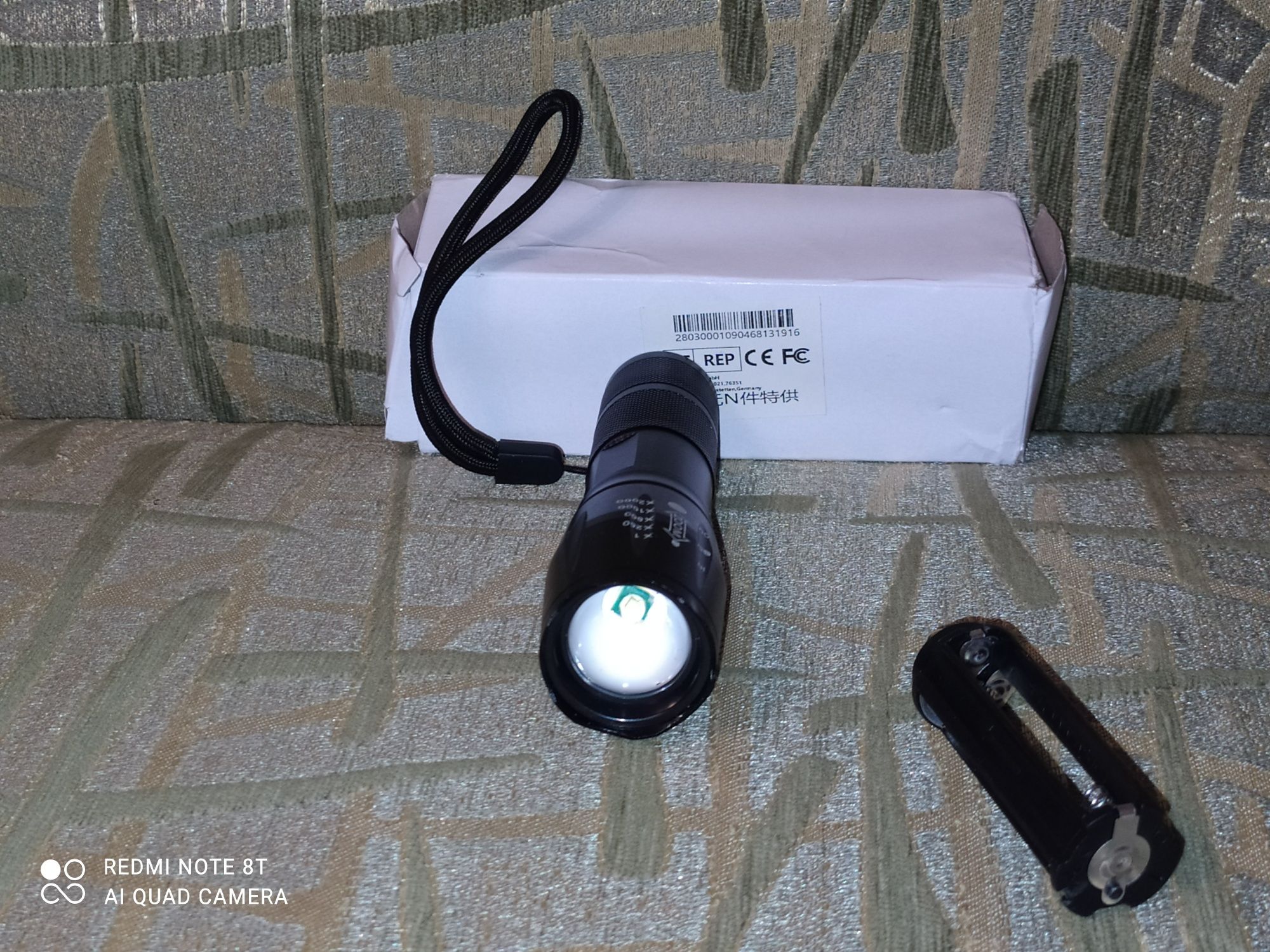 Светодиодный фонарик с регулируемым фокусом

Светодиодный фонарик с ре