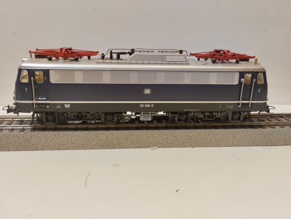 Lokomotywa elektrowóz Liliput BR110 AC gniazdo dekod do naprawy//311