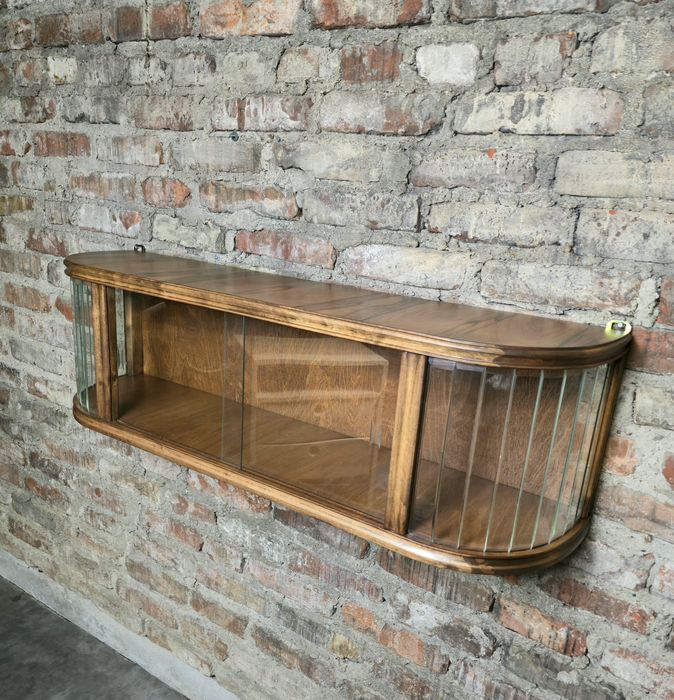 Witrynka/szafka wisząca lata 50 po całkowitej renowacji