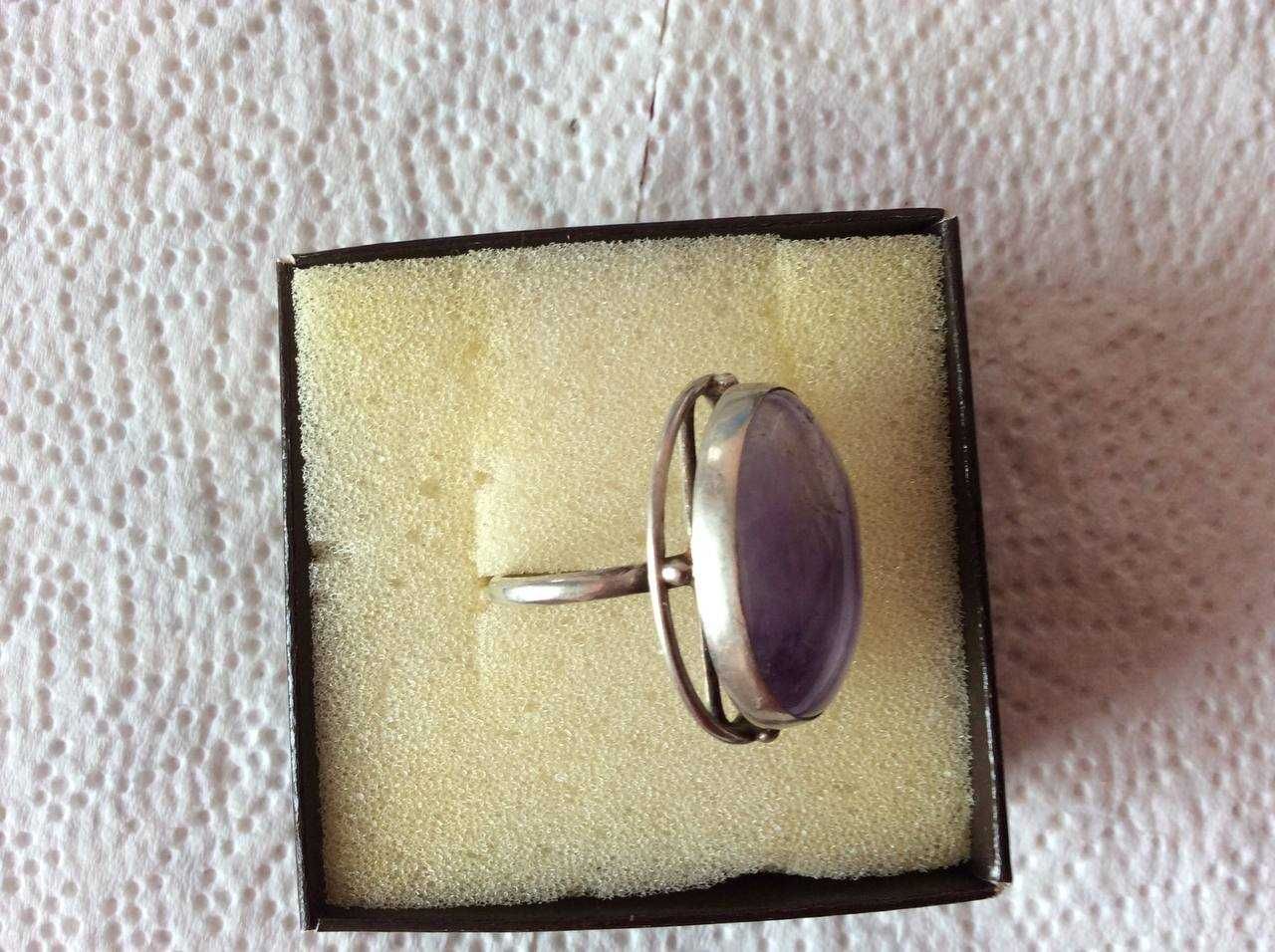 Антикварное роскошное серебряное кольцо с натуральным аметистом.