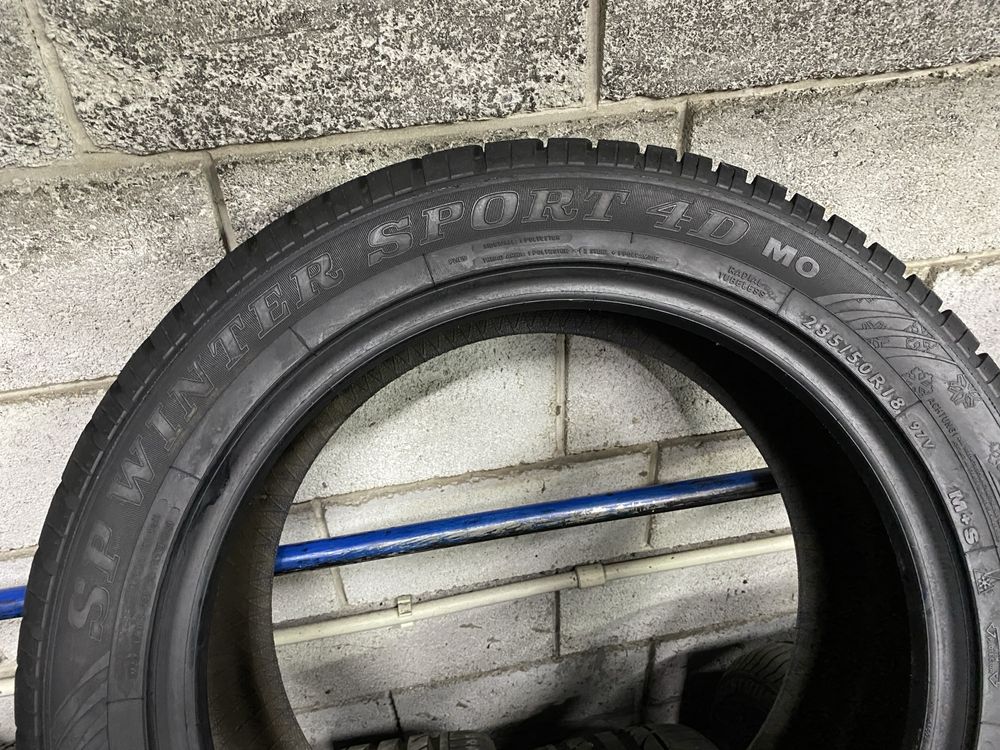 Зимові шини 235/50 R18 (97V) DUNLOP