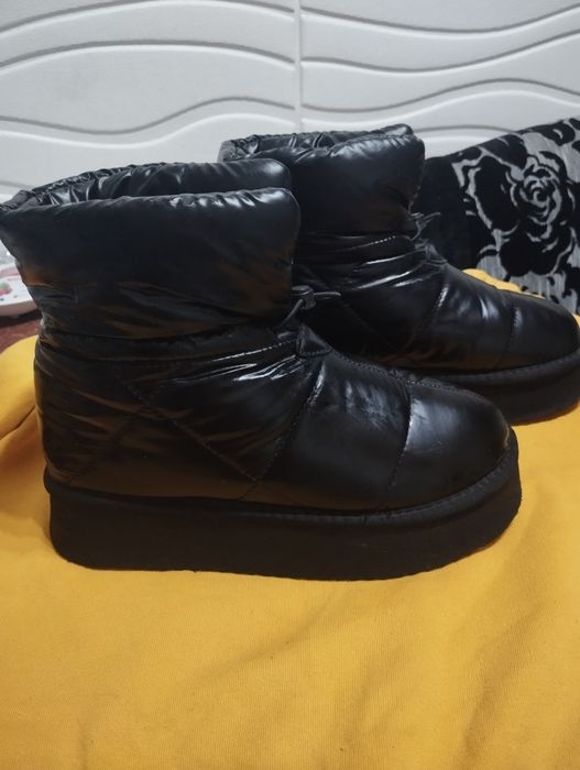 Жіночі зимові уггі