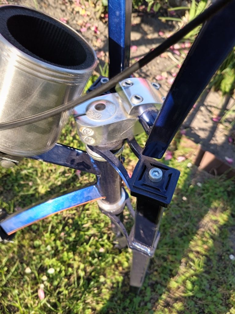 Widelec dwupułkowy typu custom kustom od ALCB na rurze profilowej