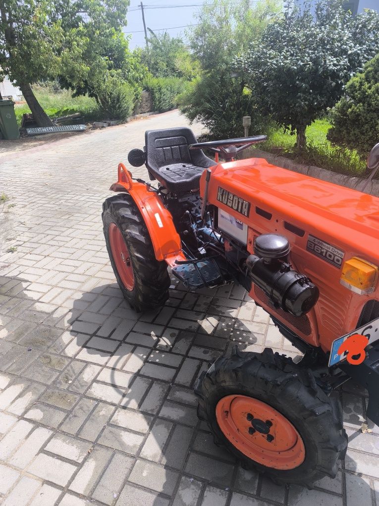Kubota com documentos