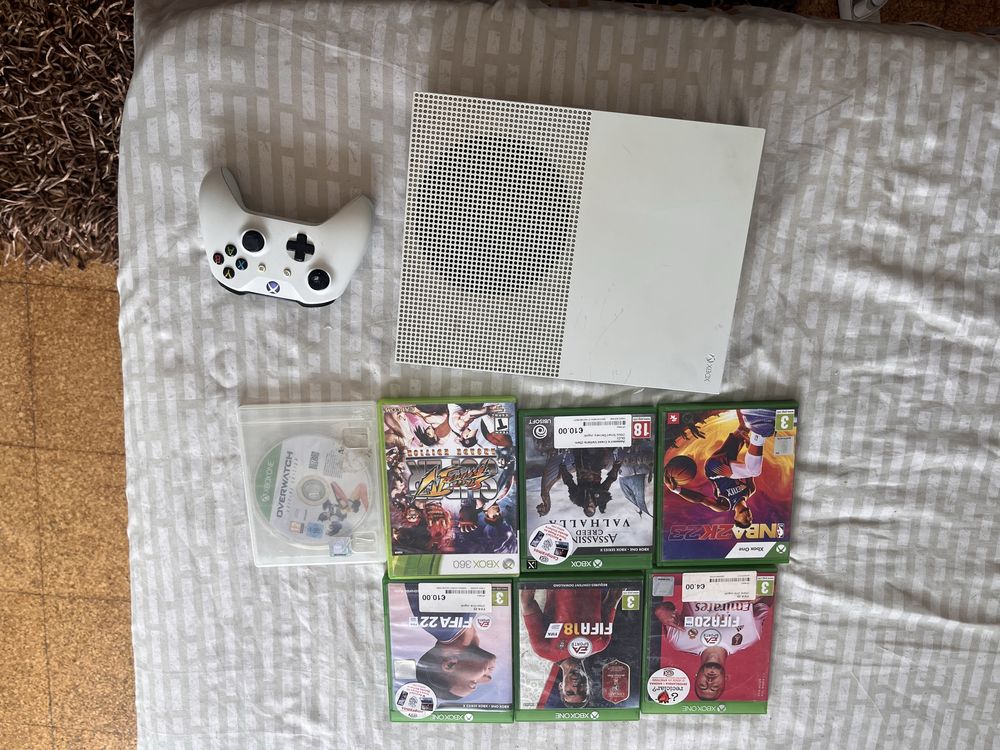 Vende-se ou troco em trotinete, ta com marca de usos. Xbox one!