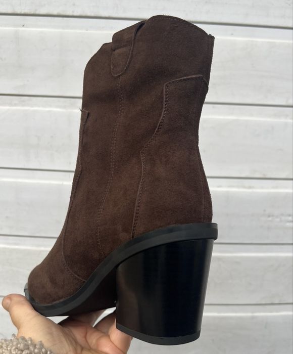 Жіночі шоколадні замшеві ковбойки, чоботи на каблуку, ботинки, козаки