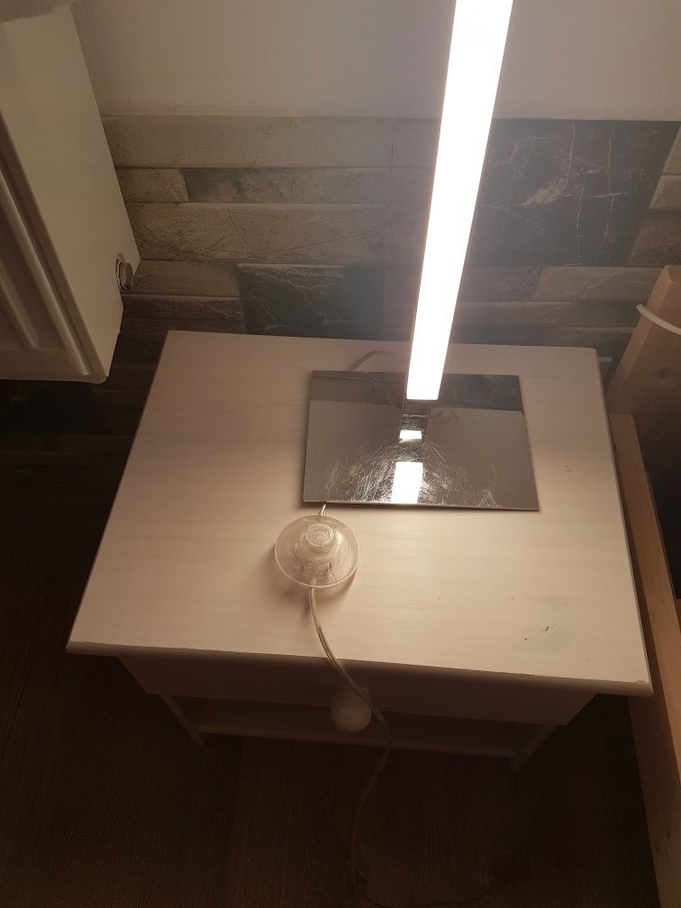 Młodzieżowa lampa słupek