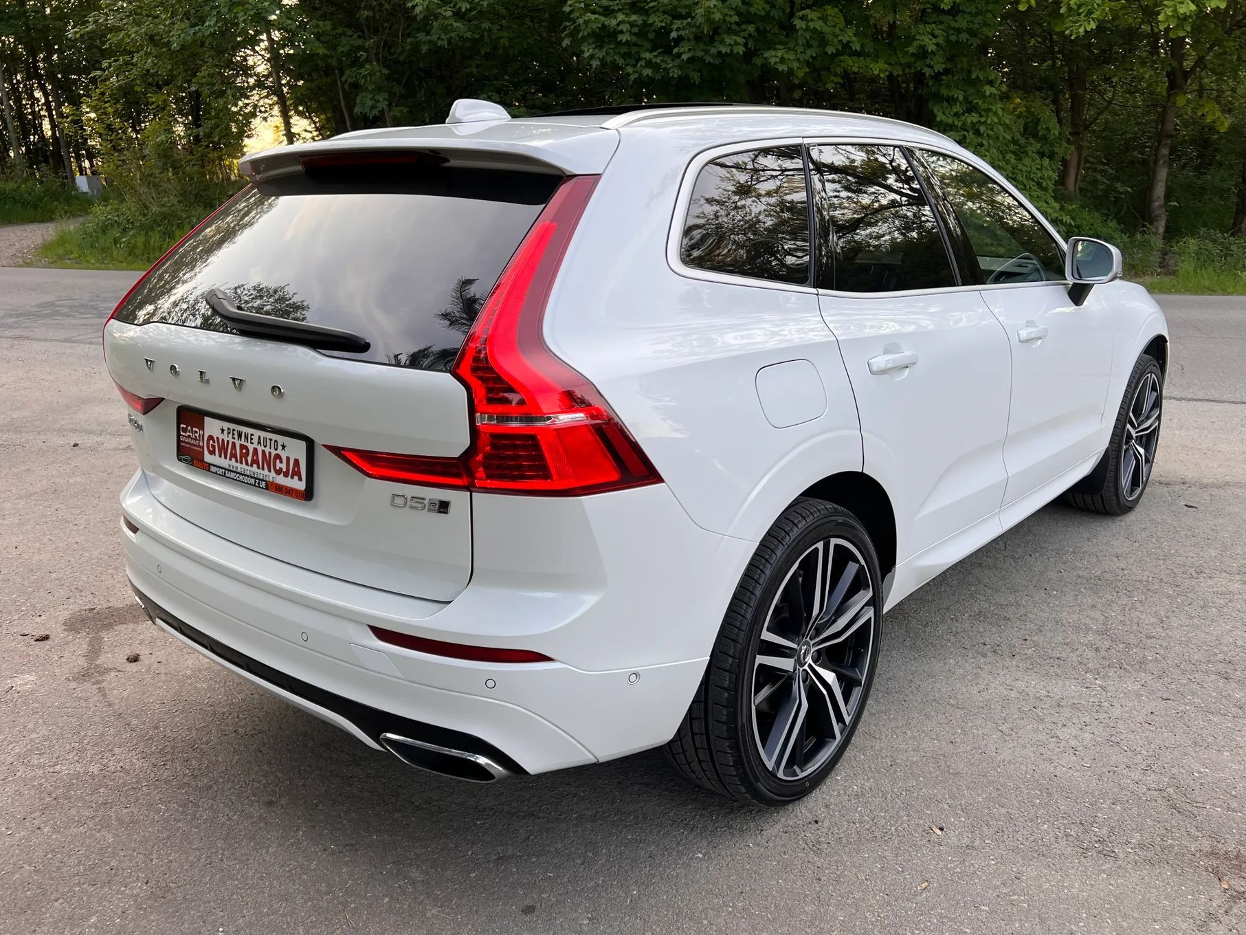 Volvo XC 60 R_DESIGN~D5_235ps_4x4~BiałaPerła~Panorama~HeadUp~Bowers_Wilkins~TOP