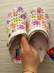 Białe klapki laczki krokodylki a'la crocs w kwiaty 39