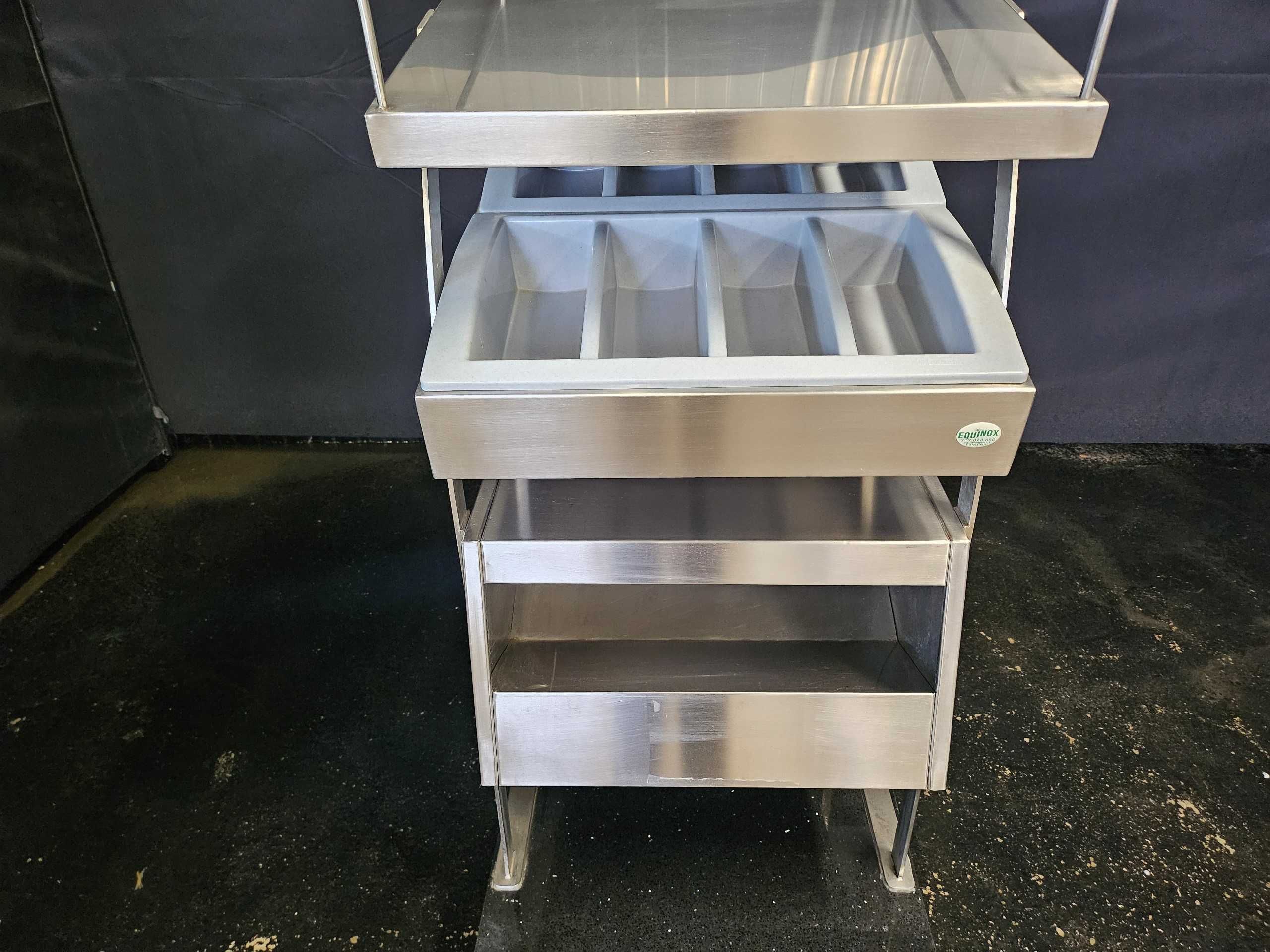 Móvel dispensador para self-service
