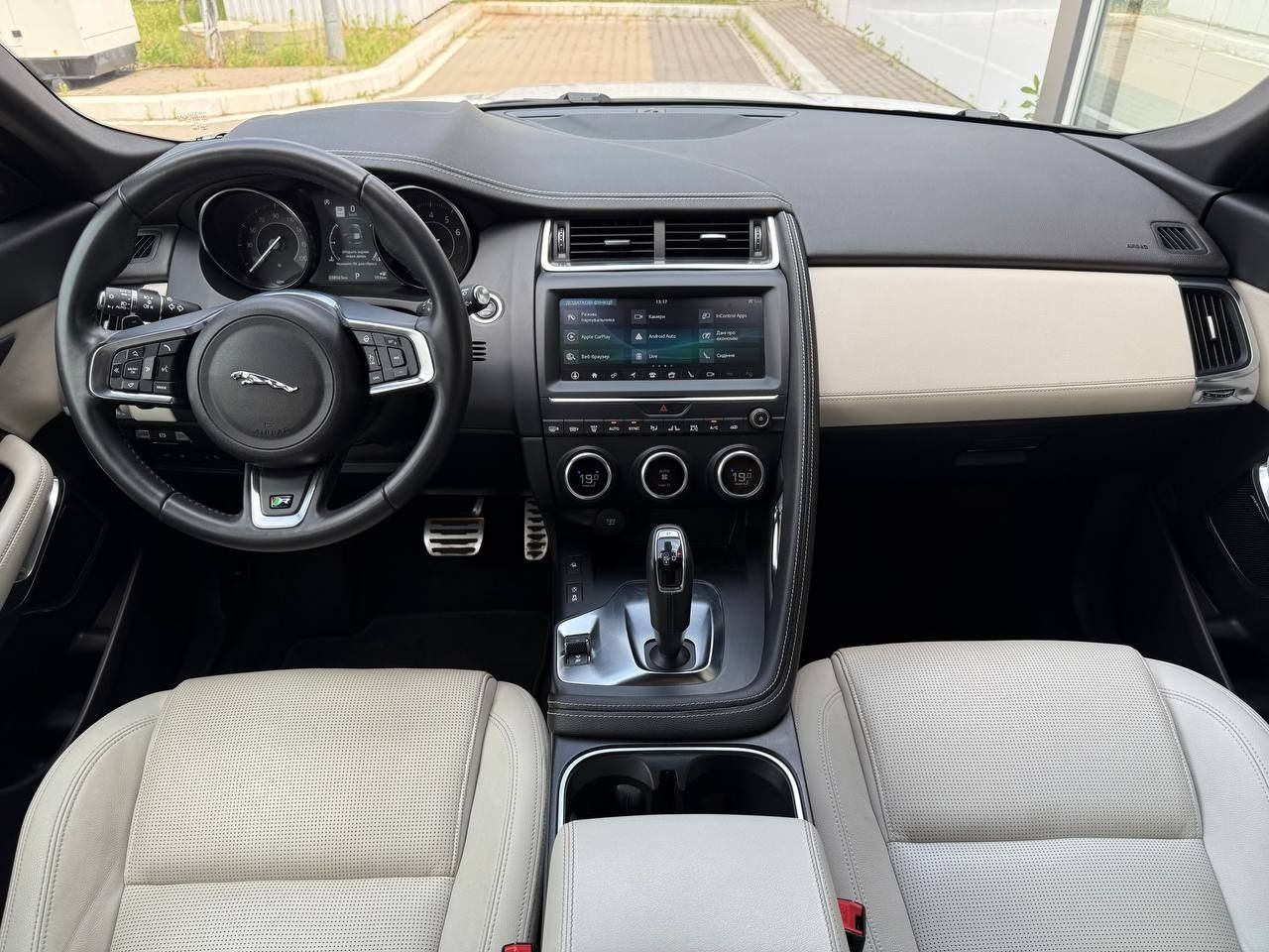 Jaguar E-Pace 2019 року, 2.0 бензин, AWD, автомат, пробіг 38 тис.км.