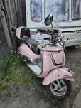 Skuter motorower typu vespa różowy
