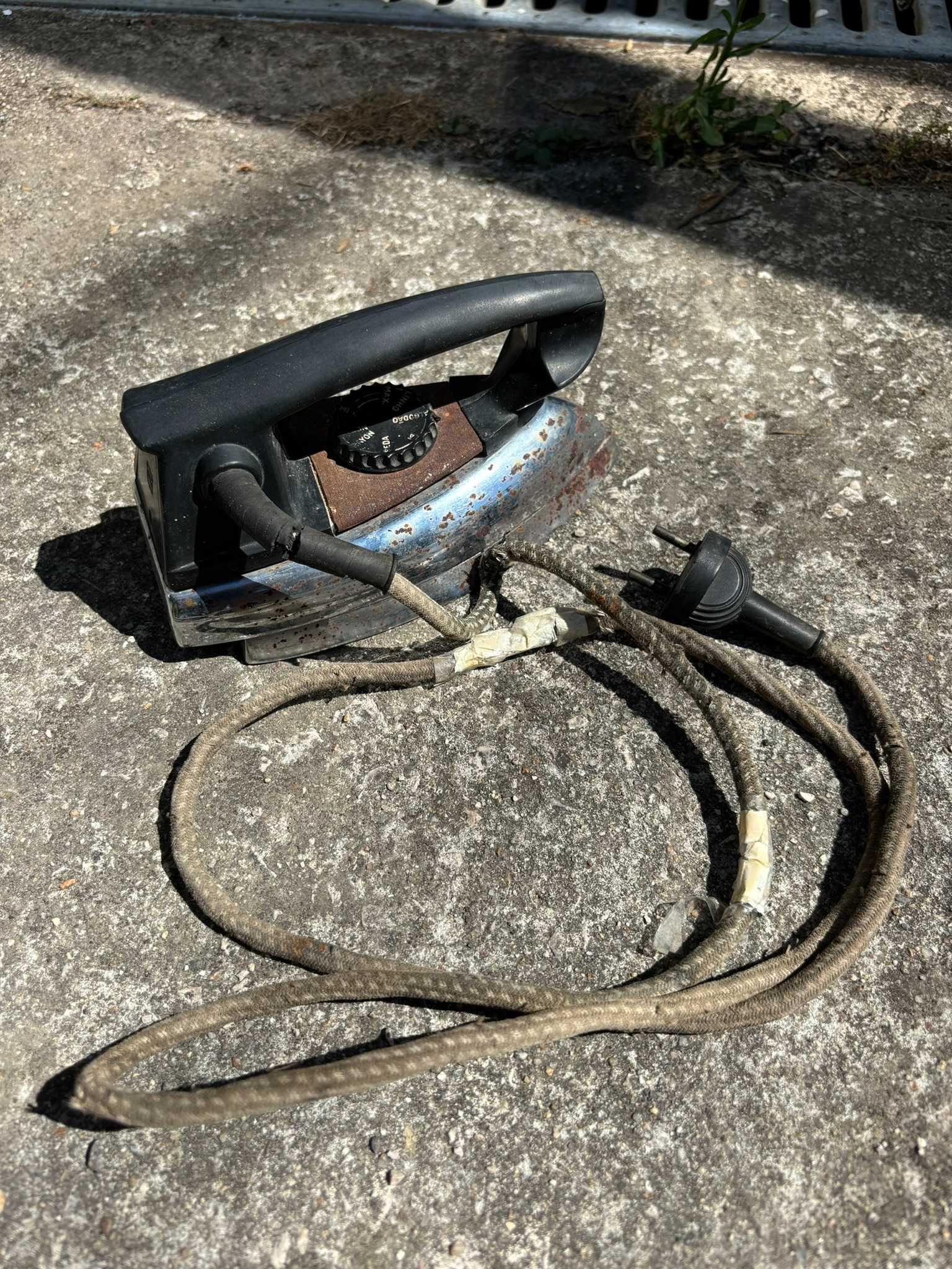 Ferro elétrico antigo