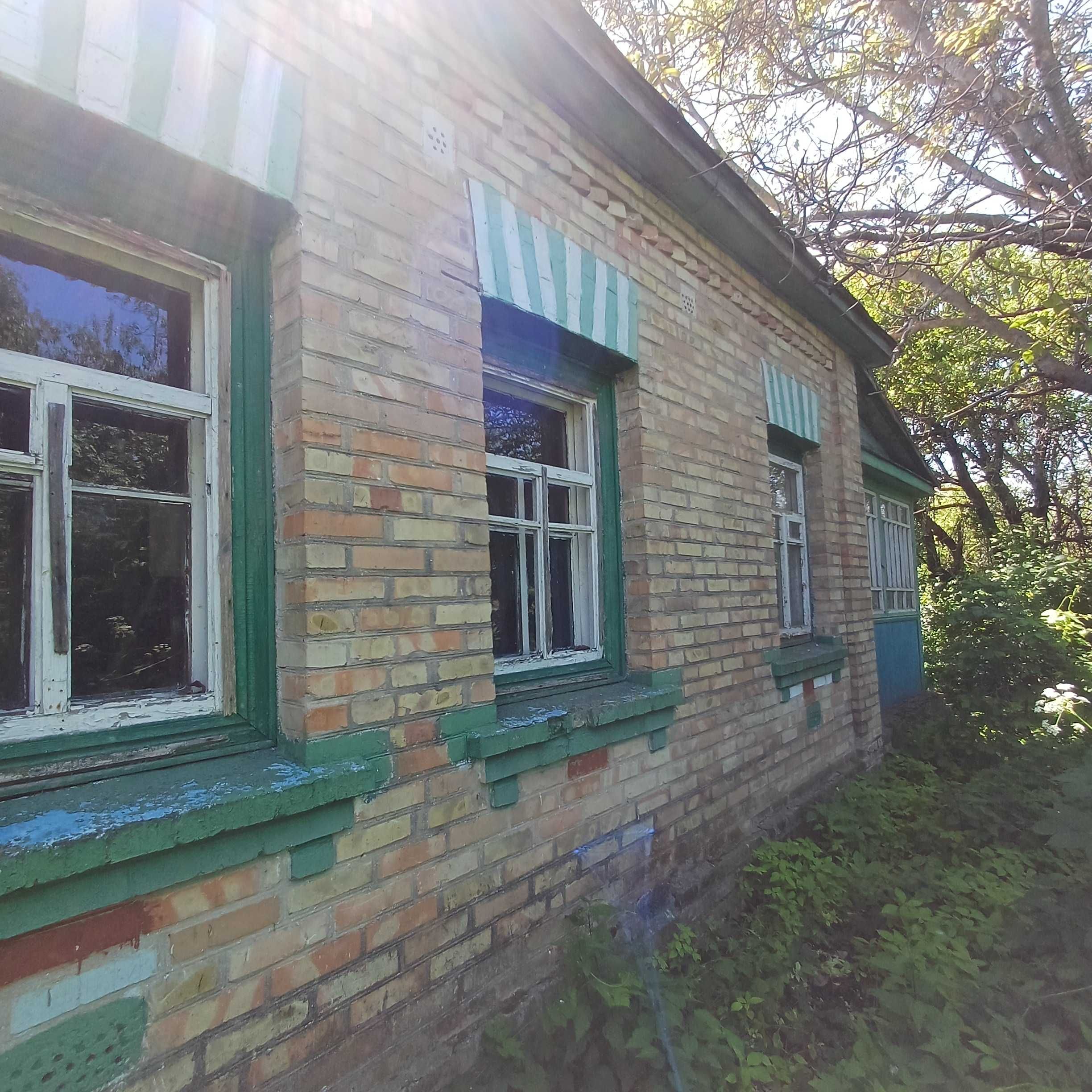 Дві суміжні земельні ділянки  площею 0,56 Га з будинком в с. Кобижча