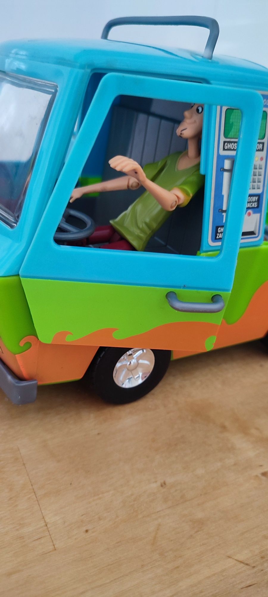 2005r.Scooby Doo Samochód i 8 figurek