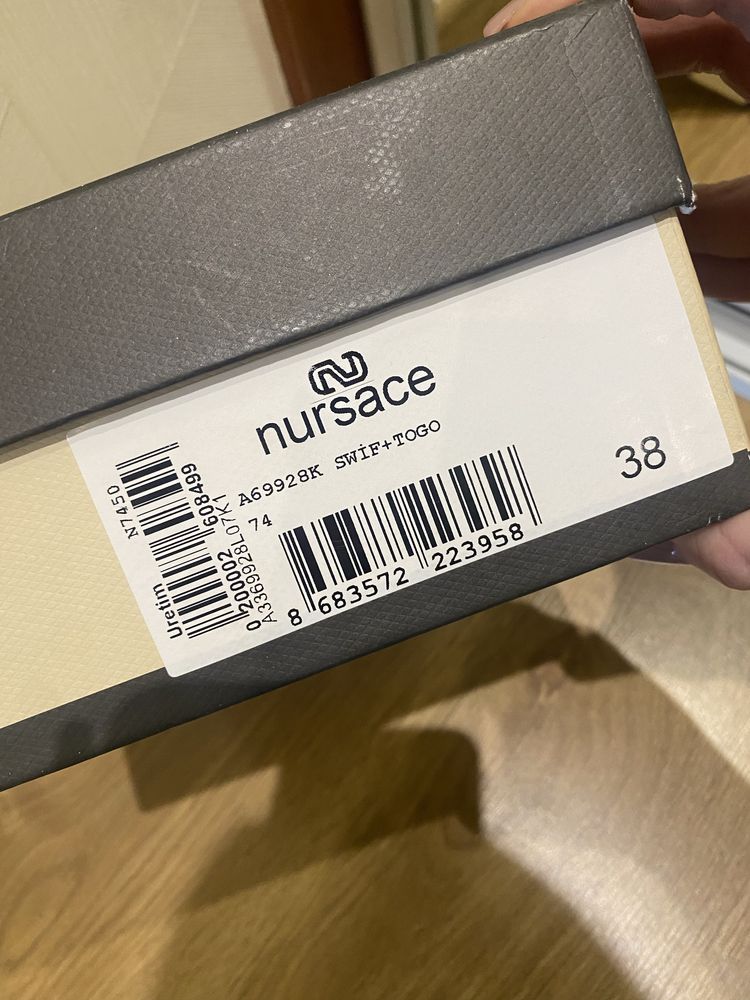 Кросівки nursace жіночі 38 розмір оригінал