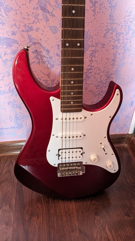 Электро гитара Yamaha Pacifica 012 Red Metallic+тюнер FZONE FT15