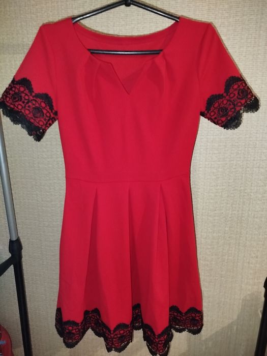 Женские платья нарядные S-M