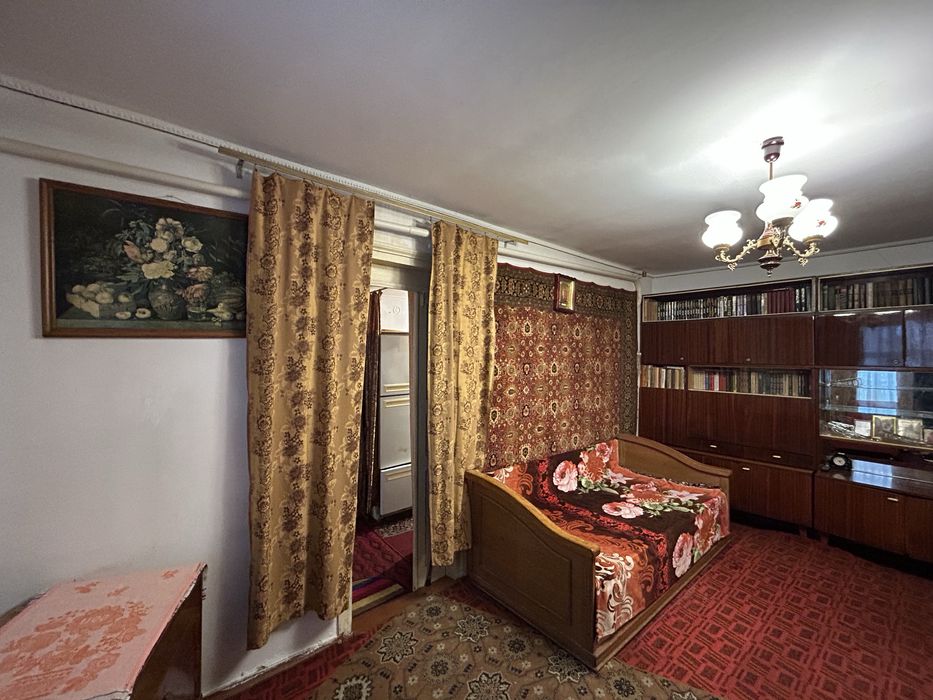 Центр, фасадна частина будинку по вулиці Юрка Тютюнника (Войкова)