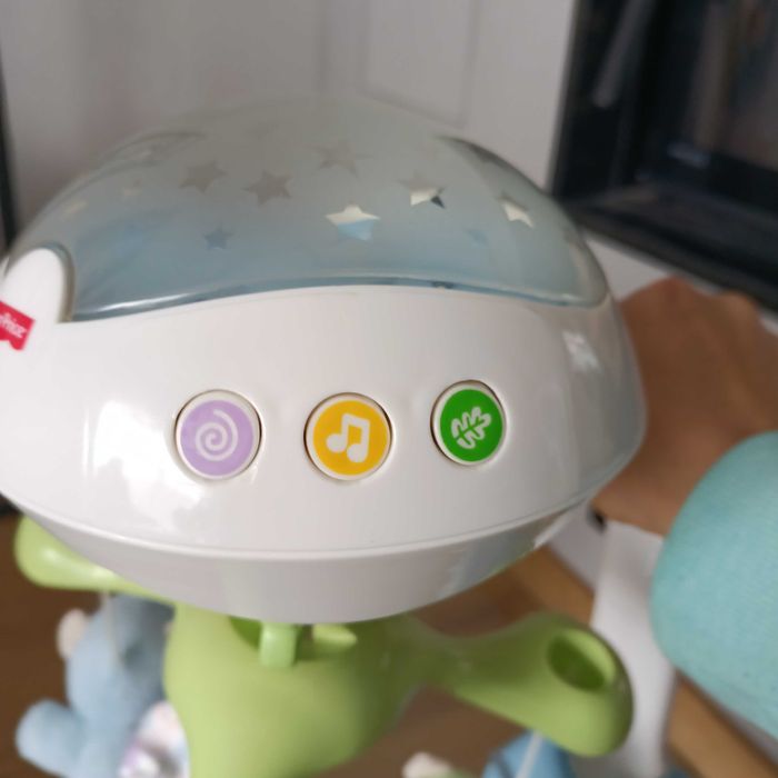 Karuzela lozeczkowa Fisher Price z projektorem i tanczacymi misiami