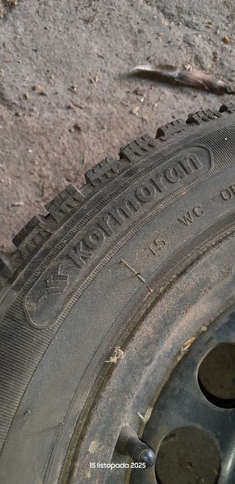Opony zimowe z felgami od passata.