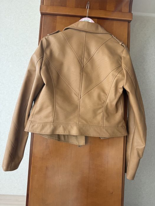 Жіноча косуха зі штучної шкіри, карамельний колір