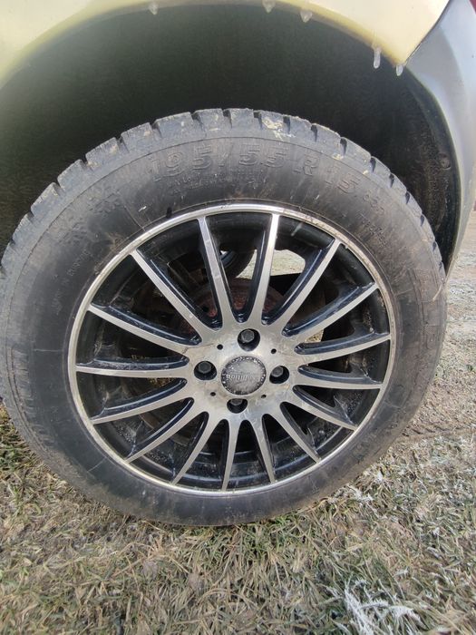 Alufelgi 4x100 r15 z oponami zimowymi