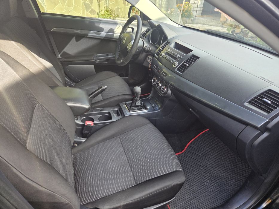 Продам Mitsubishi Lanser 10 2011г. 2л.