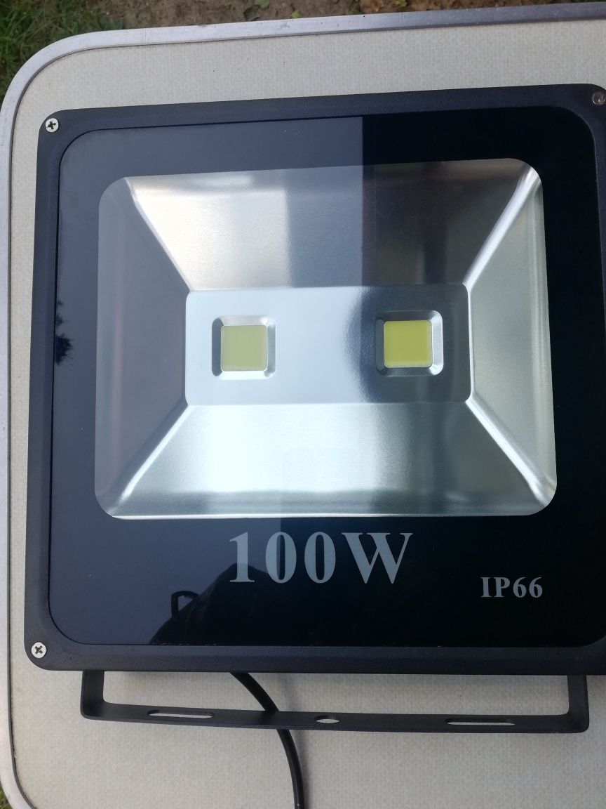 Halogeny ledowe 2 sztuki