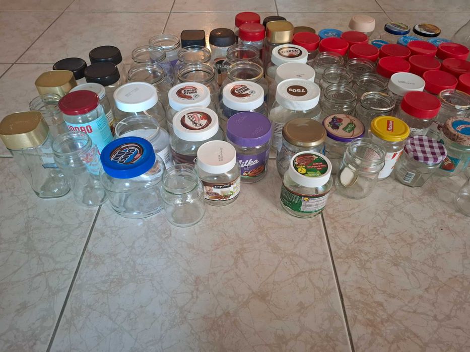 Vendo 95 frascos de vidro