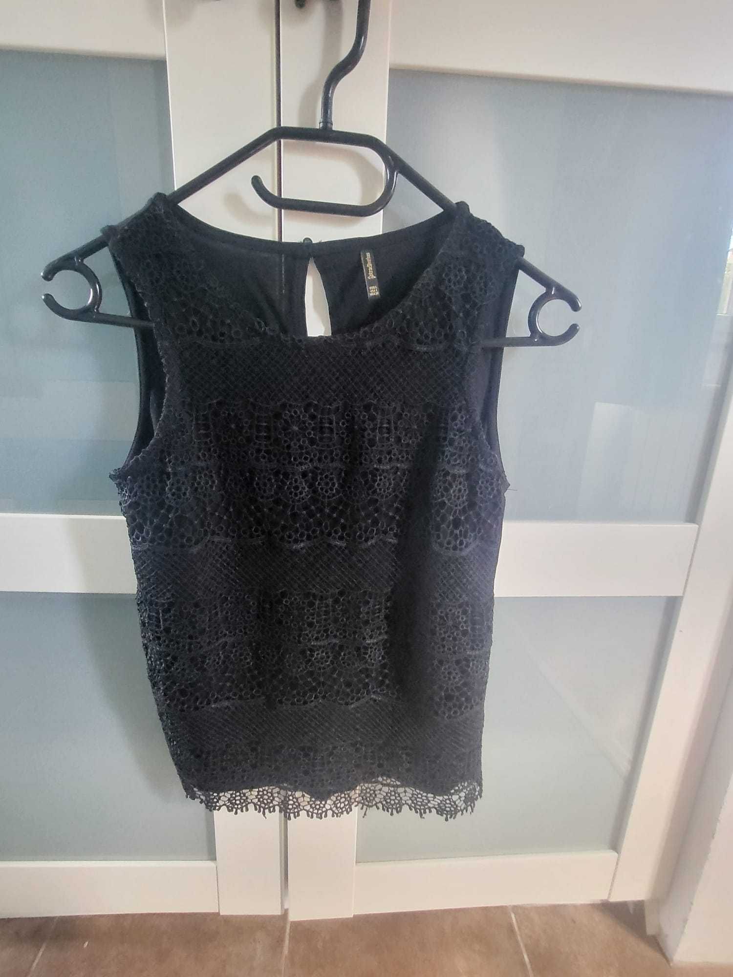 camisola preta com renda