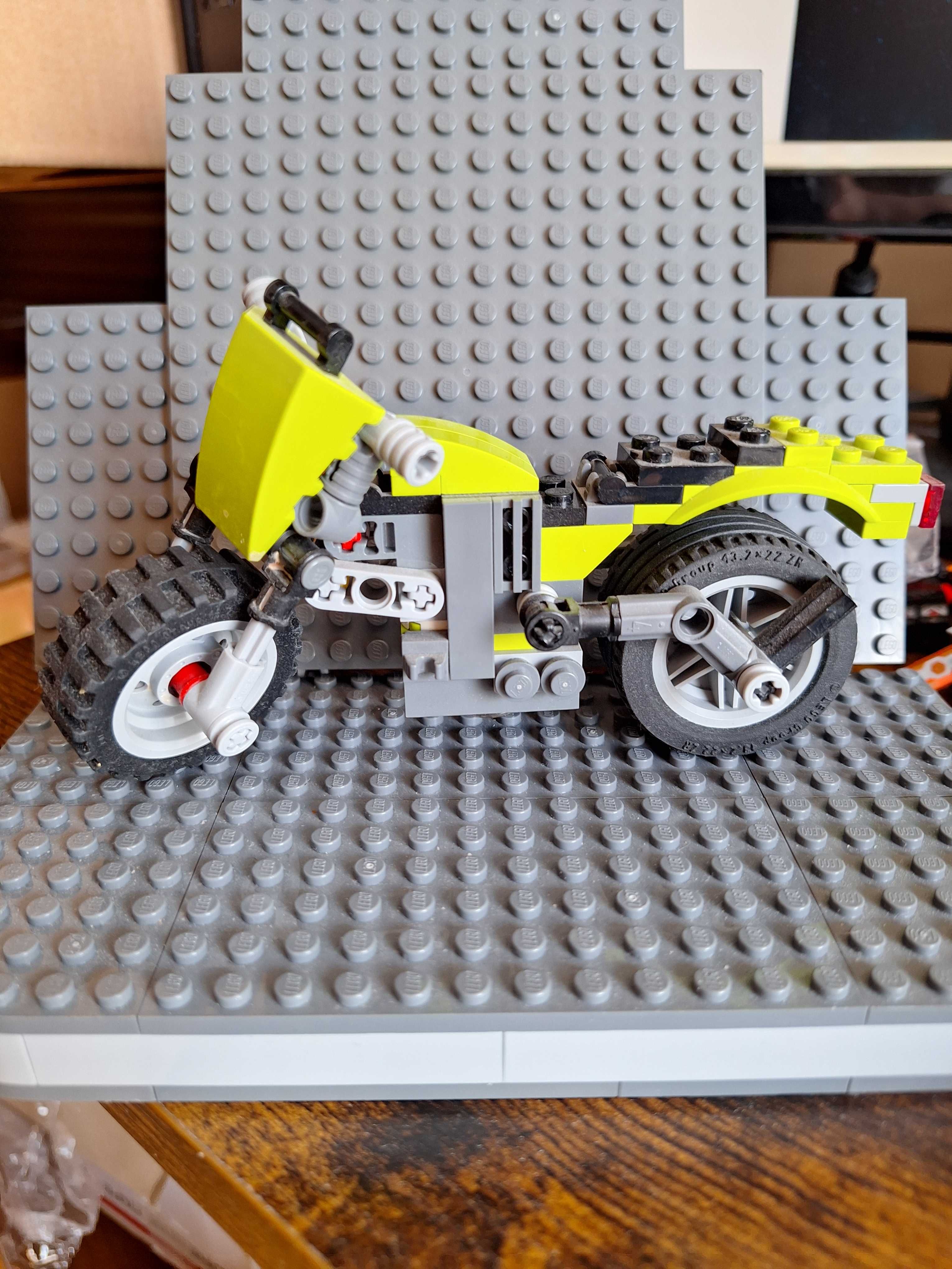 LEGO Creator 3 w 1 31018 - Zdobywca Autostrad