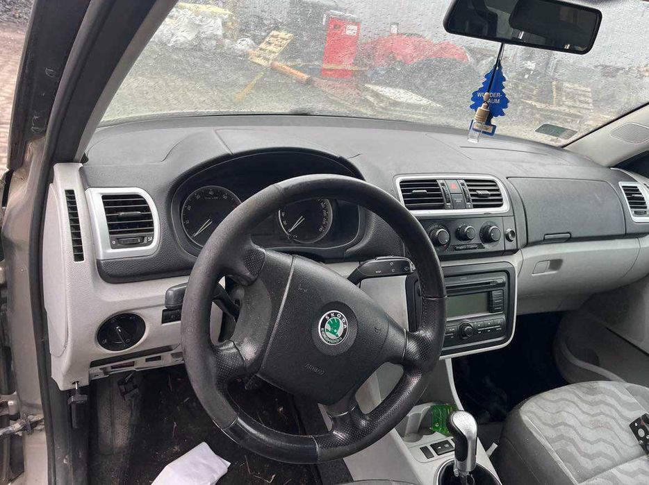Skoda Fabia 1.2 BZG kod lakieru 4k4k 2008 rok części