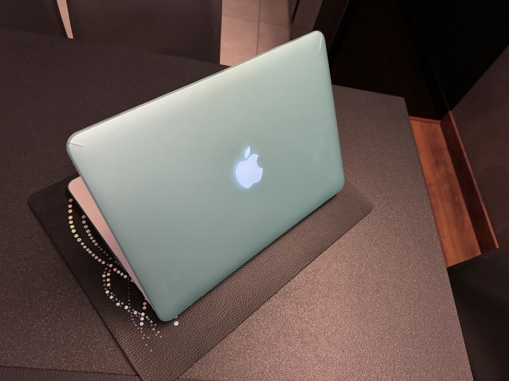 MacBook Air model A1466