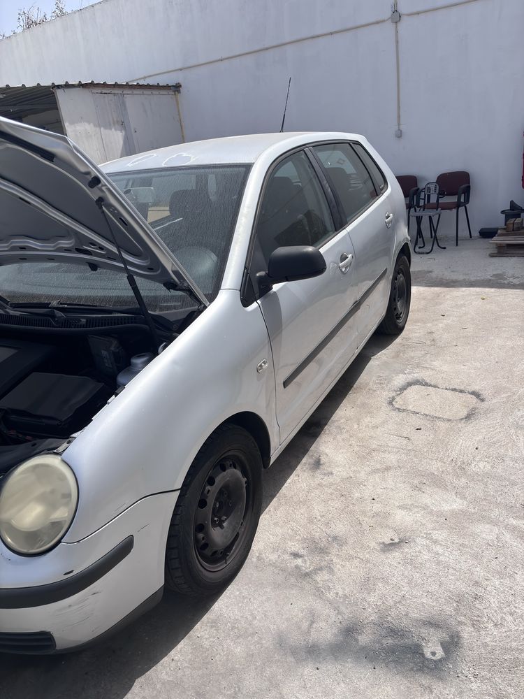 Polo 2004 vendo como esta com pequeno vazamento facil de resolver
