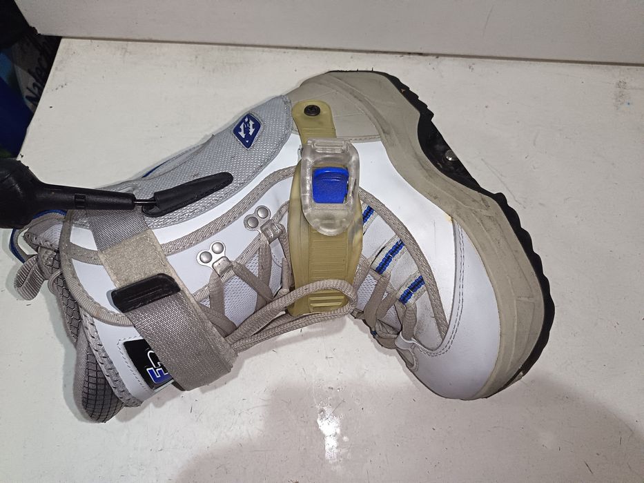 Buty snowboardowe twarde F2 rozmiar 36/37
