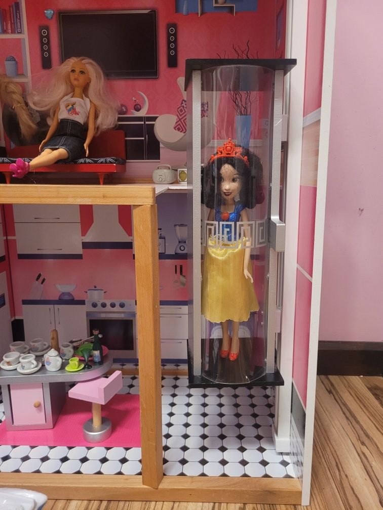 Domek Barbie plus samochód akcesoria lalki